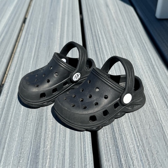 Crocs Unisex Kids Black Round Toe Slip On Clogs Sandal Size 4.5 (UK 19)
B2 - Picture 1 of 6